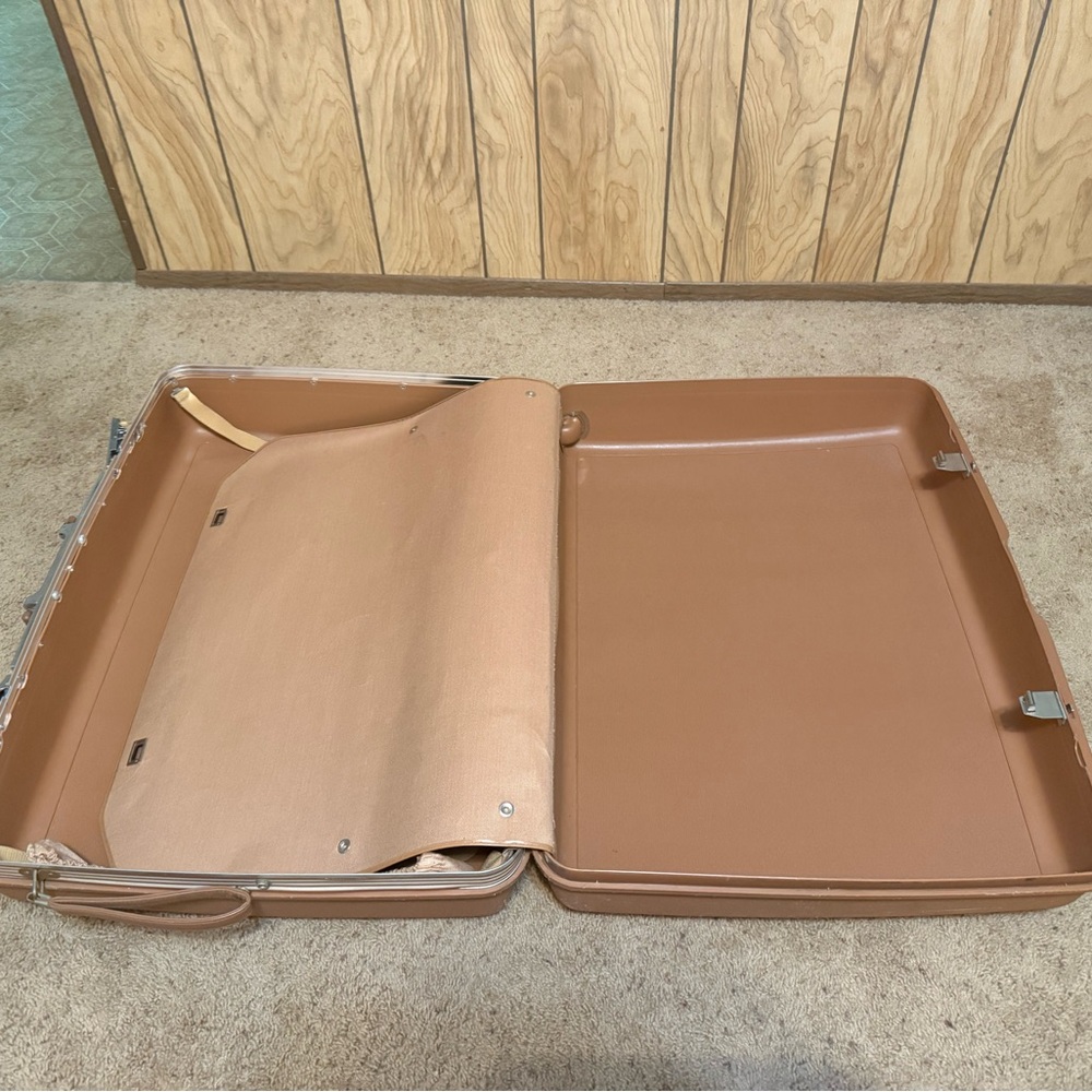 1970s Vintage Tan Samsonite Concord Hard Shell Suitcase 26x21x8 - Picture 6 of 10